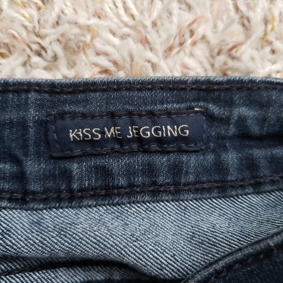 Jessica Simpson Kiss Me Jegging Jeans - Picture 5 of 6